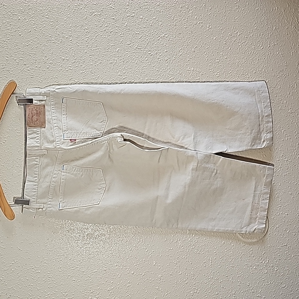 LEVI'S Cream Capri - Picture 2 of 6
